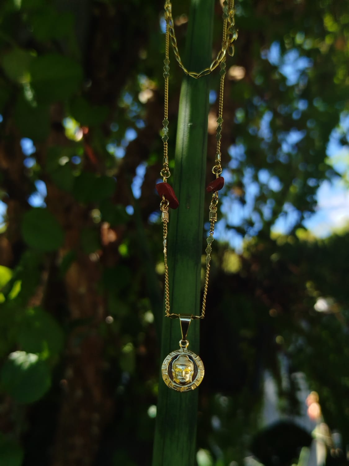 Colar Buda jaspe vermelha - folheado a ouro