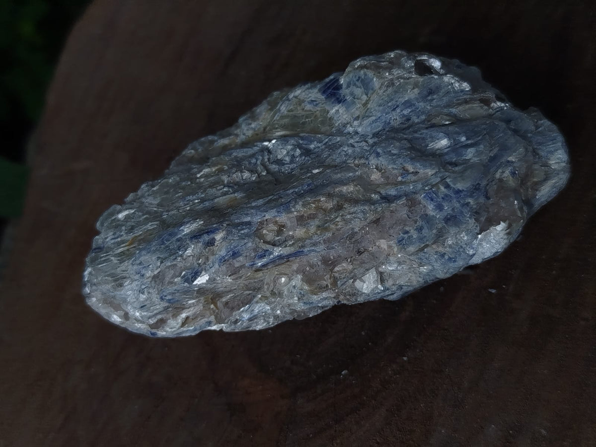 Cristal natural de Cianita azul