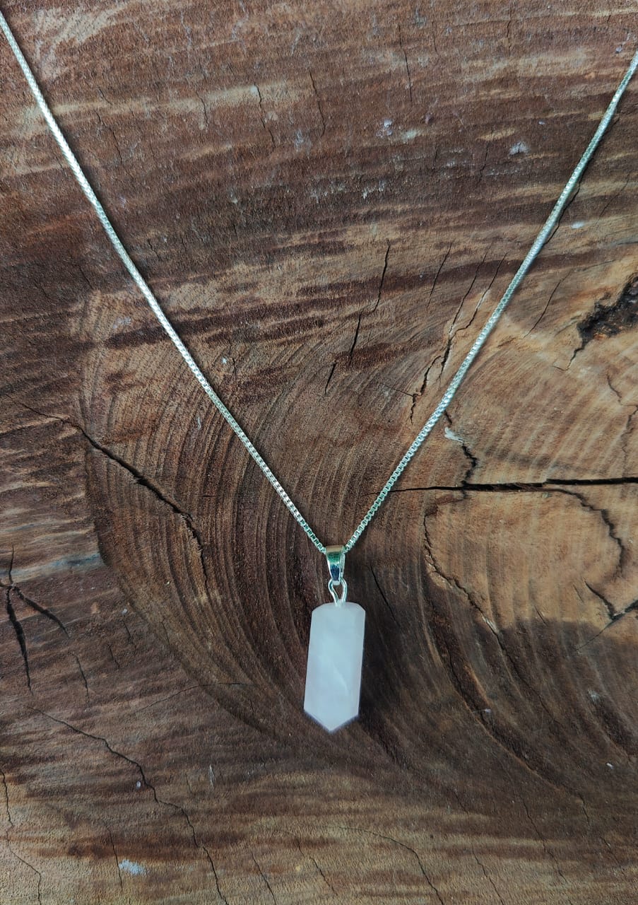 Colar de ponta de cristal de Quartzo Rosa -  Folheado a prata
