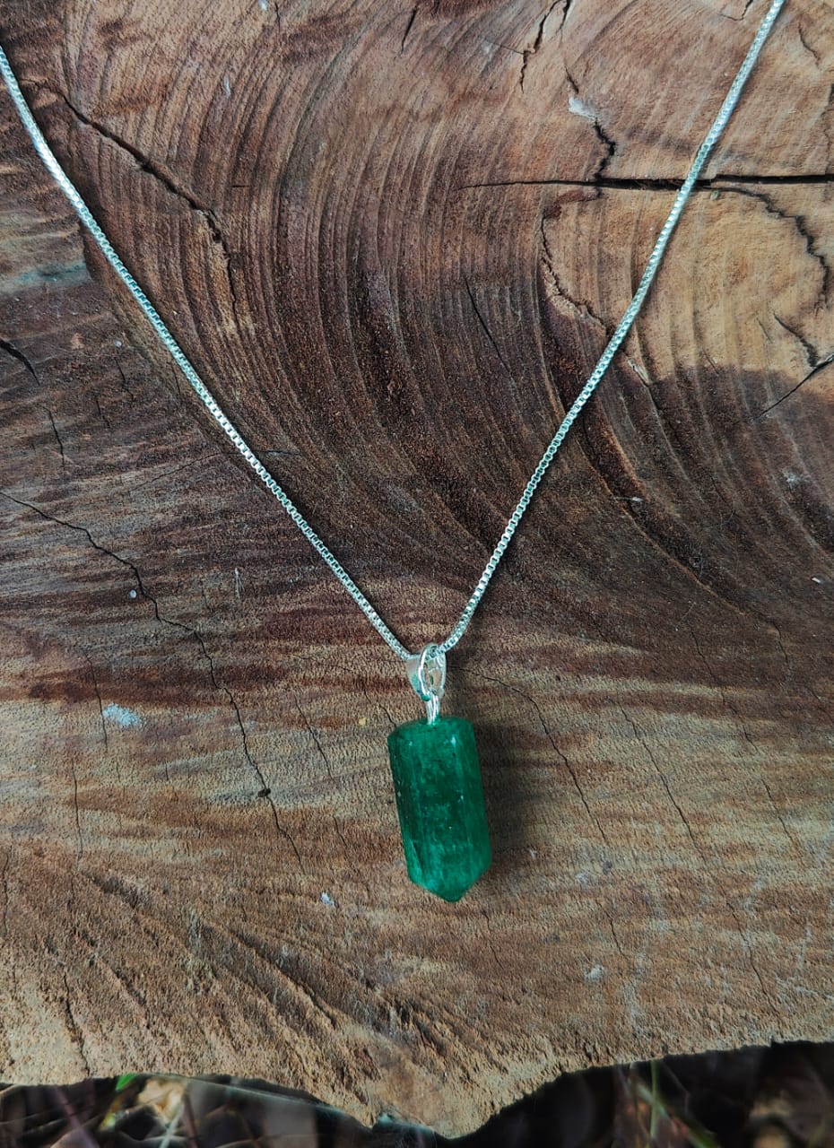 Colar de ponta de cristal de quartzo verde -  Folheado a prata