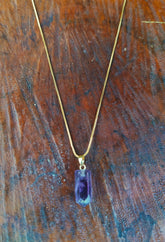 Colar de ponta de cristal de Ametista - Folheado a ouro