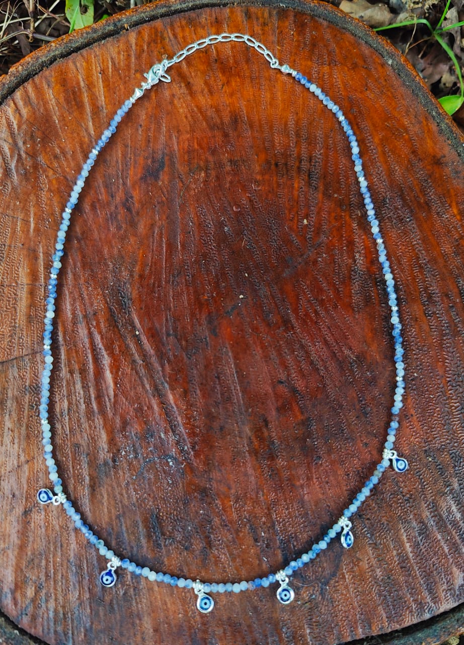 Choker de Sodalita Facetada com Corrente Folheada a Prata