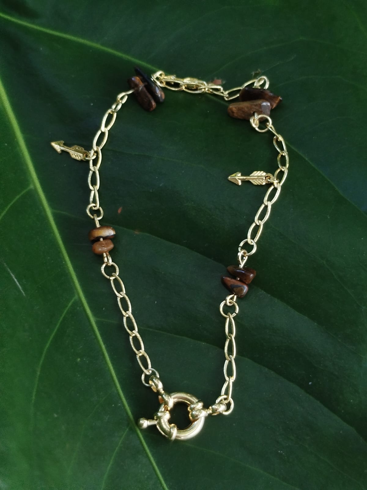 Pulseira com Pingentes de Olho de Tigre com Corrente Folheada a Ouro