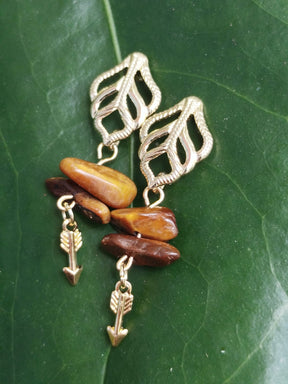 Brinco com Pingentes de Olho de Tigre com Detalhes Folheados a Ouro