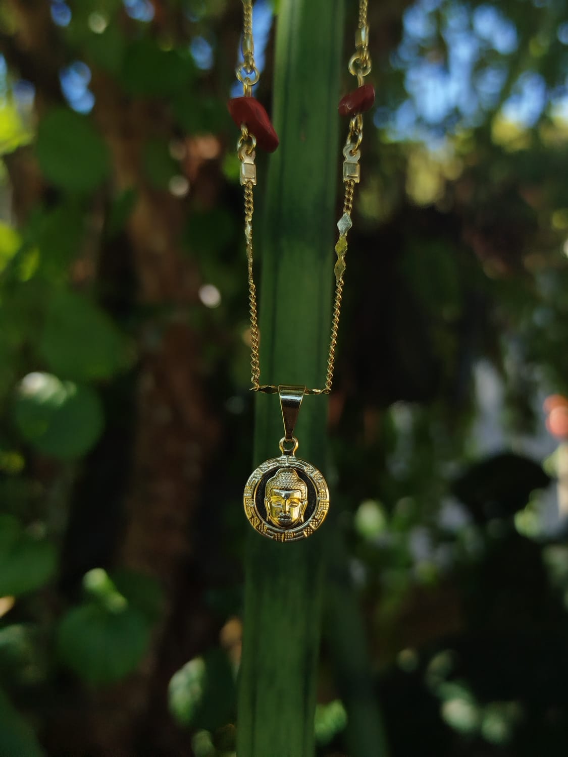 Colar Buda jaspe vermelha - folheado a ouro