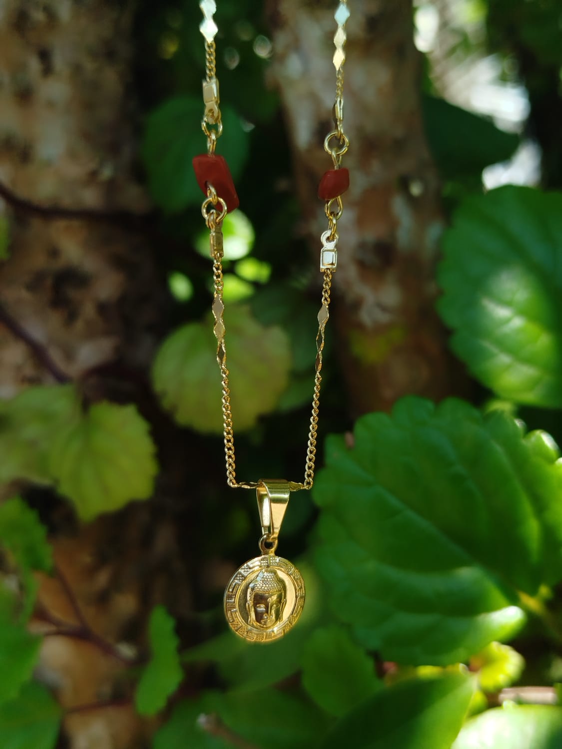 Colar Buda jaspe vermelha - folheado a ouro